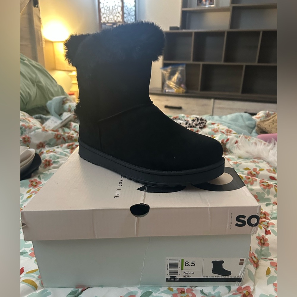 Women’s Black Faux Fur Winter Boots - Size 8.5